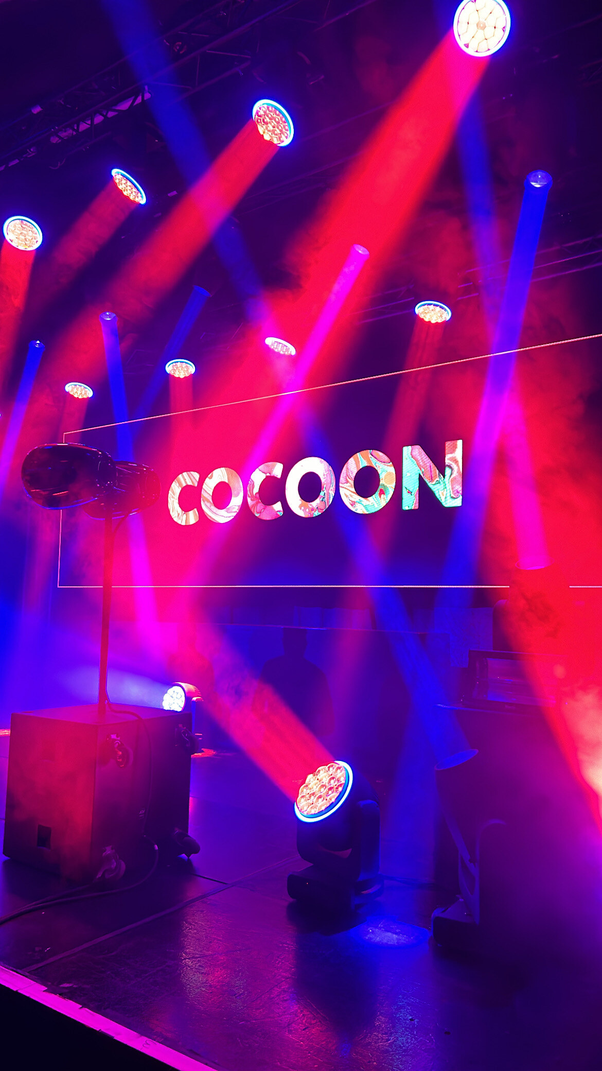 LED-vägg bakom DJ-position på Hamburger Börs