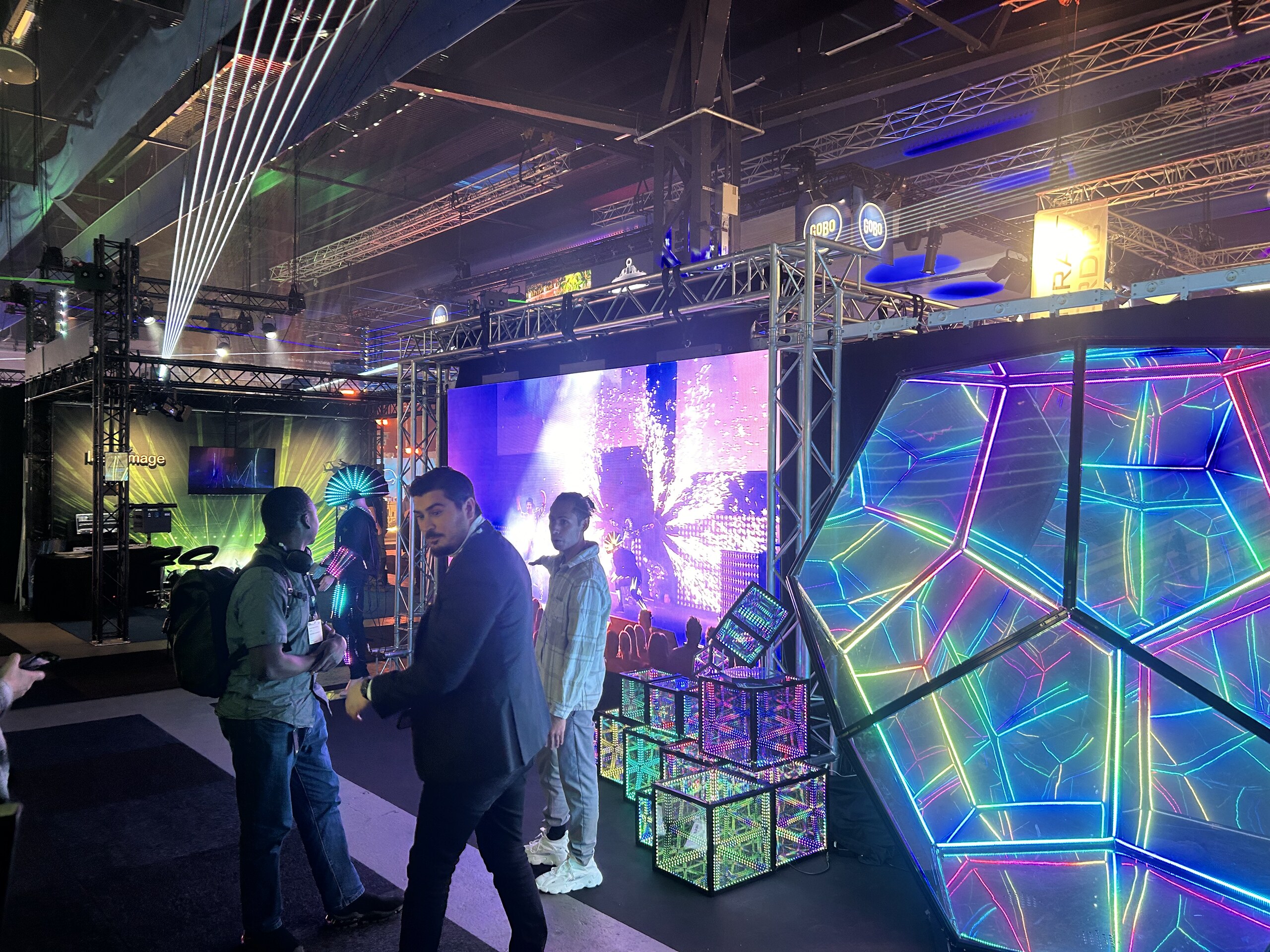 LED integrerad i mässmiljö