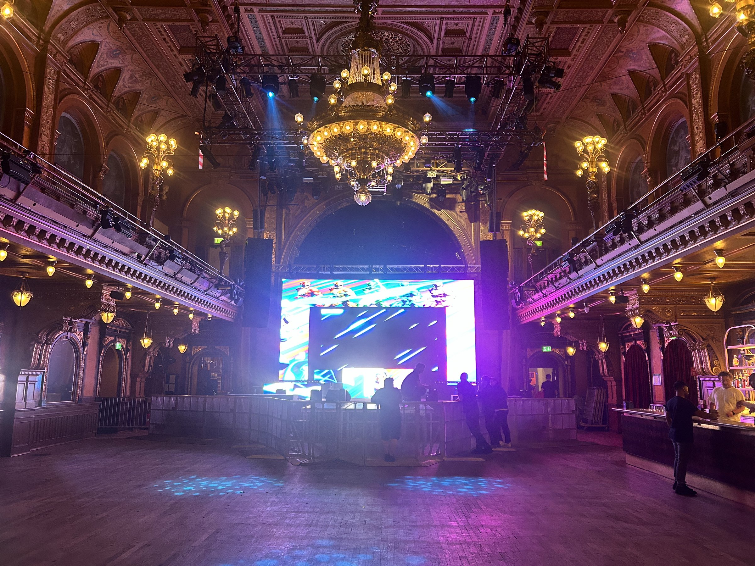 LED-skärm för scenproduktion i Berns salong i Stockholm